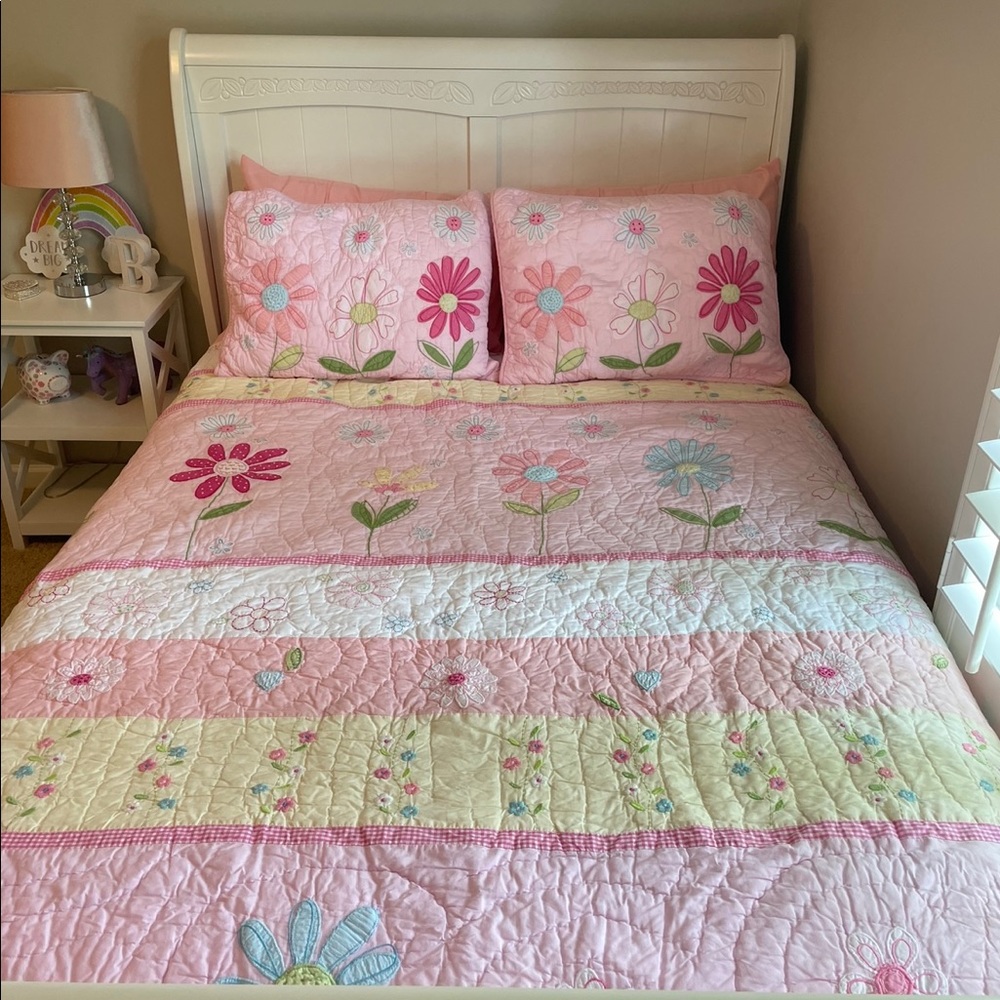 Pottery Barn full size quilt with pillow shams